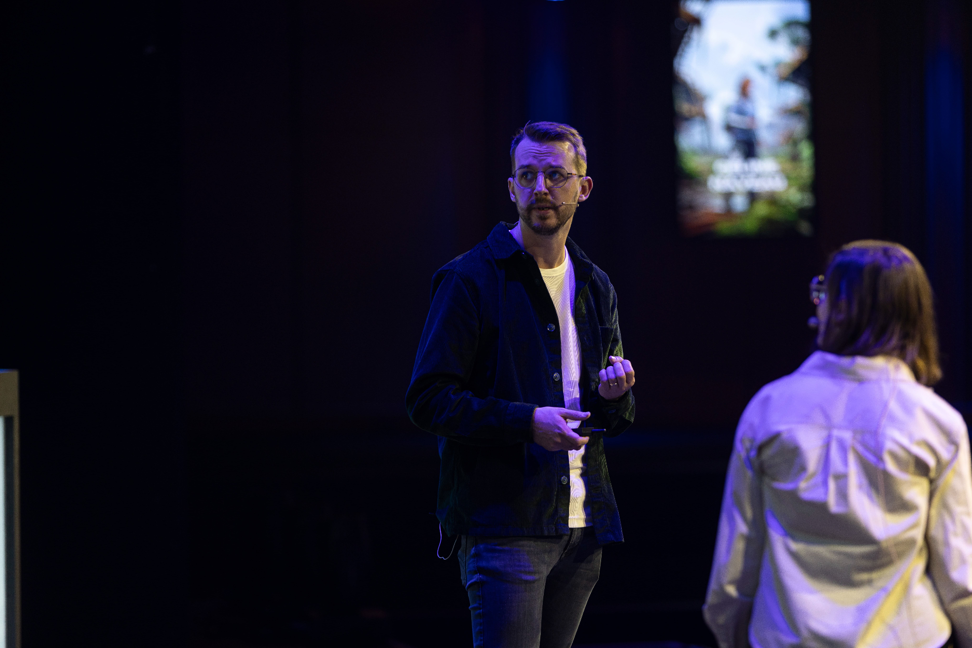 SEO Benelux conference speaker on stage